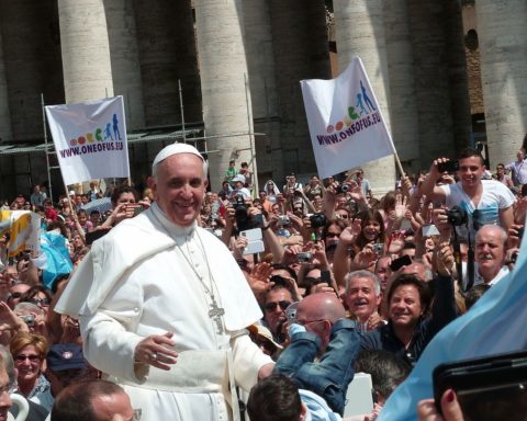 Paven: Ordet kirke er hunkøn og det må række