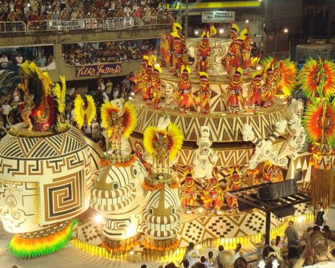 Karnevallet i Brasilien trues af myg