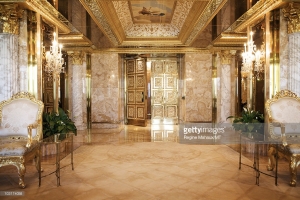 Man kan mene meget om Trumps smag. Her fra lejligheden i Trump Tower. Men hans indretning er nu ikke så langt fra den man finder hos meget rige kinesere – og også finder på meget dyre kinesiske hoteller. Foto Getty Images