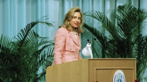 Hvis ikke før, så fik Kina et meget anstrengt forhold til Hillary Clinton allerede i 1995, da hun i egenskab af USA's præsidentfrue, på FNs Kvindekonference i Beijing, konfronterede kineserne med facts og meninger om kvindernes ringe forhold i Kina. Foto: Getty Images