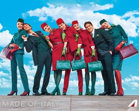Italienske stewardesser får nye uniformer efter 18 år