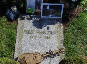 Resting place of Philip Lynott. Photo by John Kavanagh, Flickr. 