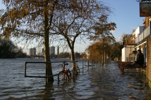 strand-on-the-green_flooded_at_city_barge_v2