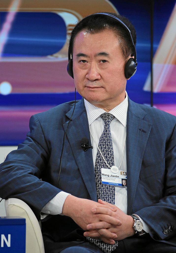 Wang Jianlin (61) Kinas rigeste mand. Film og mediemogul ved en tilfældighed. Ambition: at eje 20 pct. af verdens biografer. Har seneste år opkøbt for 50 mia. kr. i Hollywood. Foto: Flickr 