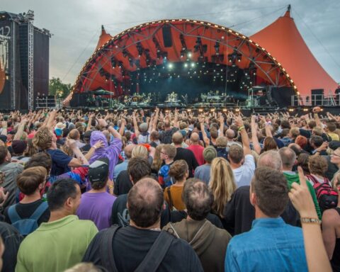 Ny bog om Roskilde Festival: Veloplagt læsning for dig med orange abstinenser
