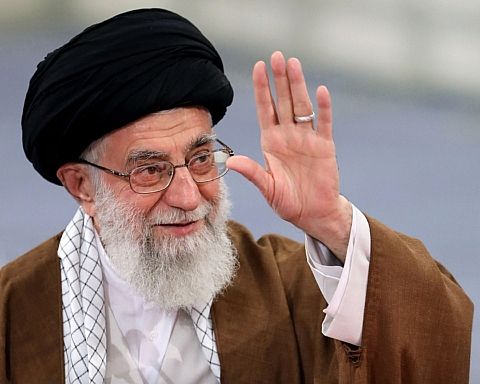 Mustafa Ismail: Mellemøsten er under ayatollah Khameneis turban