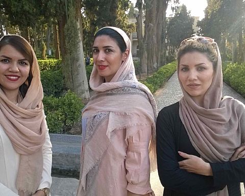 Iran: De ugifte powerkvinders klub