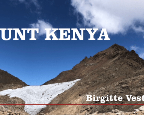 Bjerget: To midaldrende kvinder og Mount Kenya