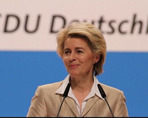 EU-kommissionens nominerede formand Ursula von der Leyen er et energibundt på 161 cm i str 32