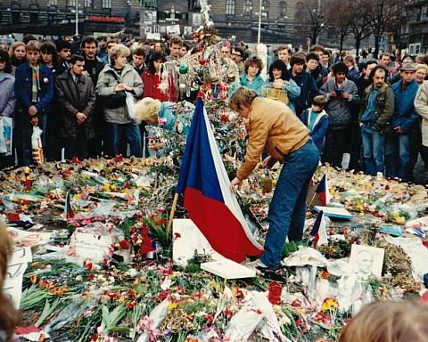 Mig og revolutionerne – en serie om de utrolige hændelser for en ung udenrigsjournalist i det historiske år 1989 3:5
