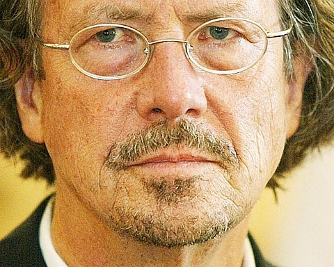 Steffen Groth: Nobelpristageren Handke omvender forholdet mellem ofre og gerningsmænd