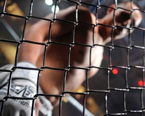 UFC København: Slagkraftige punktummer for Mark O. og Dalbys fortællinger