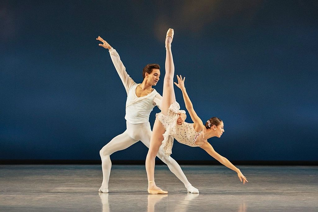 Emma Riis-Kofoed og Jonathan Chmelensky i Balanchines Ballo della Regina. Foto: Henrik Stenberg.