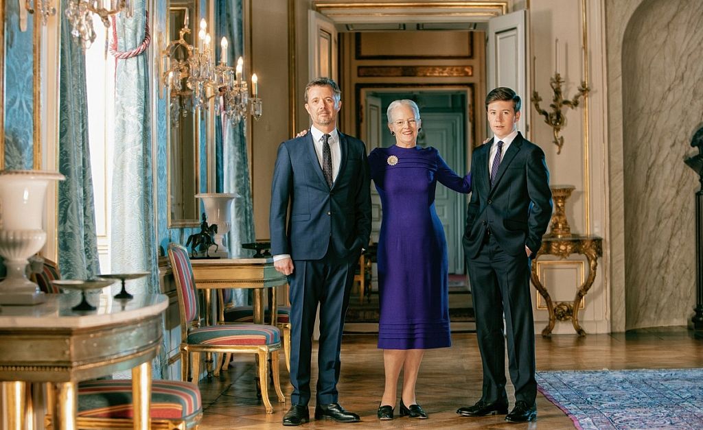Dronning Margrethe II med de to kronprinser