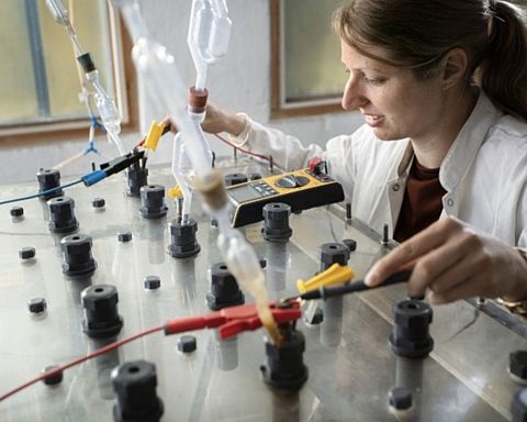 I H.C. Ørsteds fodspor: Ung forsker renser grundvand for kræftfremkaldende kemikalier med strøm