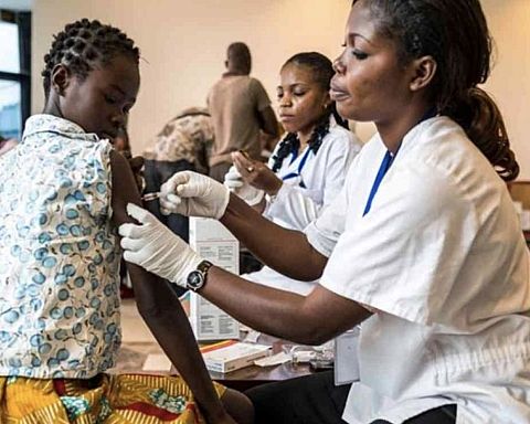Halv pris på vaccine kan redde tusinder fra verdens største børnedræber