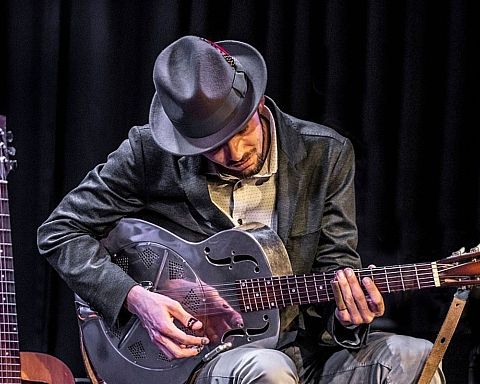 Jesper Theis: 100 pct. gennemført og autentisk bluesmusik