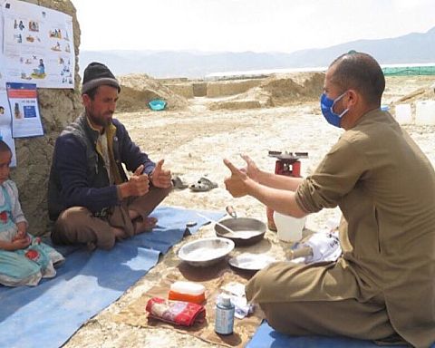 afghanere civil hjælp
