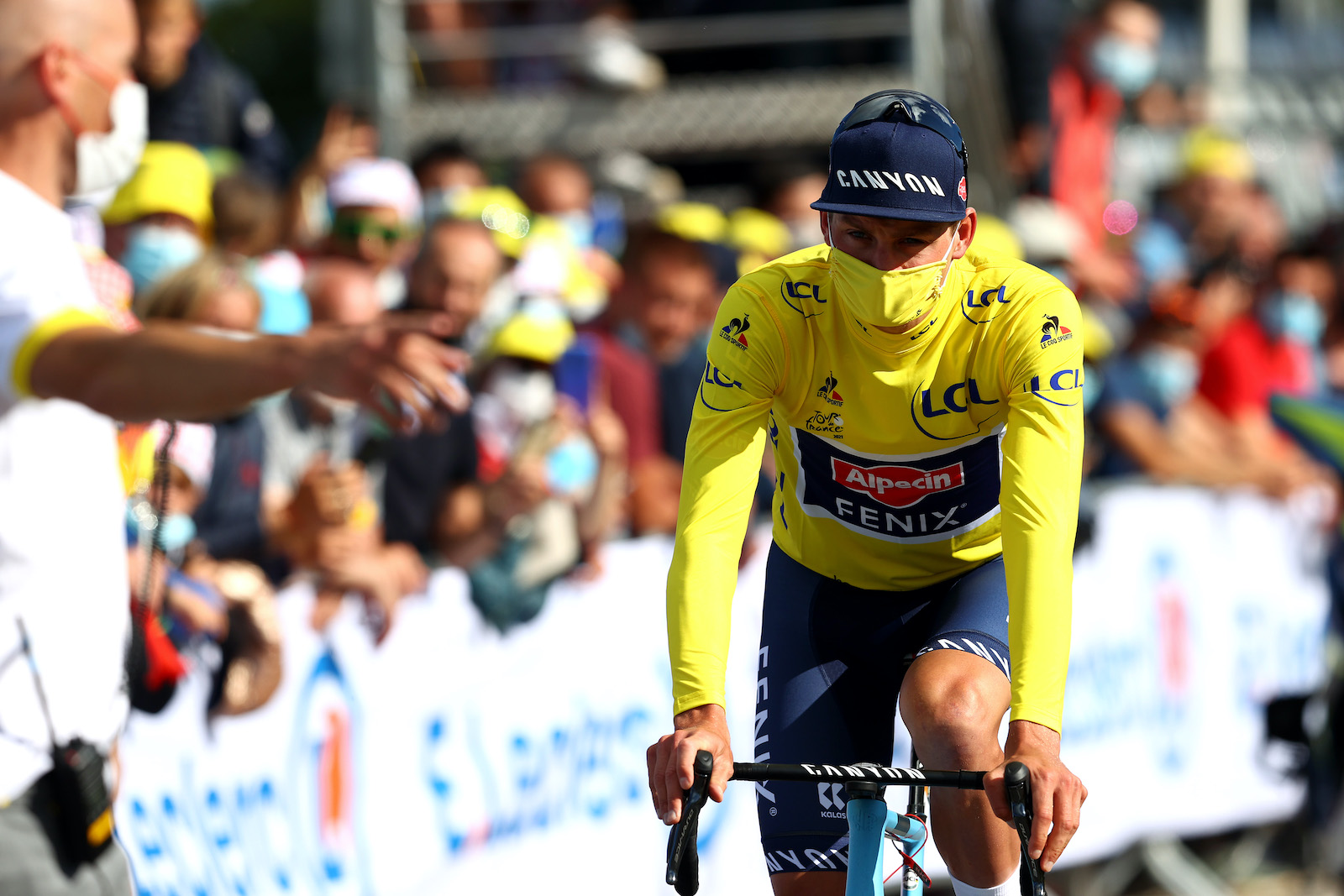 Tour de France: Ny mand i trøje og mundbind