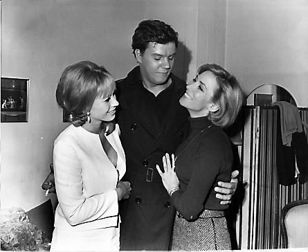 Lily Weiding (t.h.), Morten Grunwald og Hanne Borchsenius (t.v.) fotograferet i 1966. Pr-foto