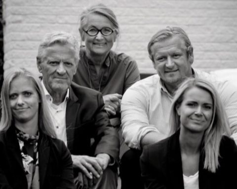 Uddrag af biografi om Jens Boesen: Da KIF-bossens hustru smed hans mobil i Lillebælt