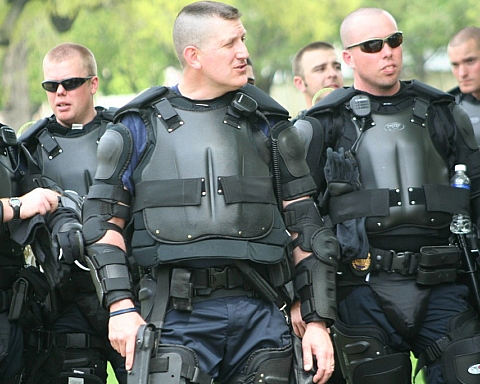 Washingtons politi fik afgørende sejr – i et grotesk skue