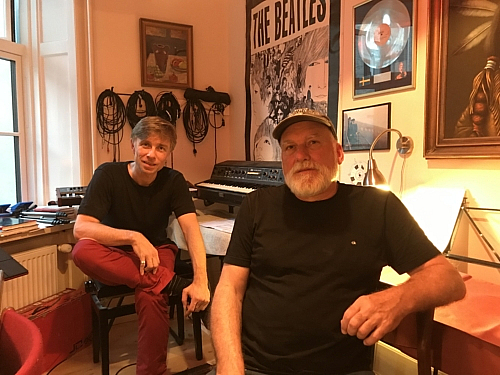 Sylvester Larsen og Jan Eriksen i arbejdsrummet, privatfoto