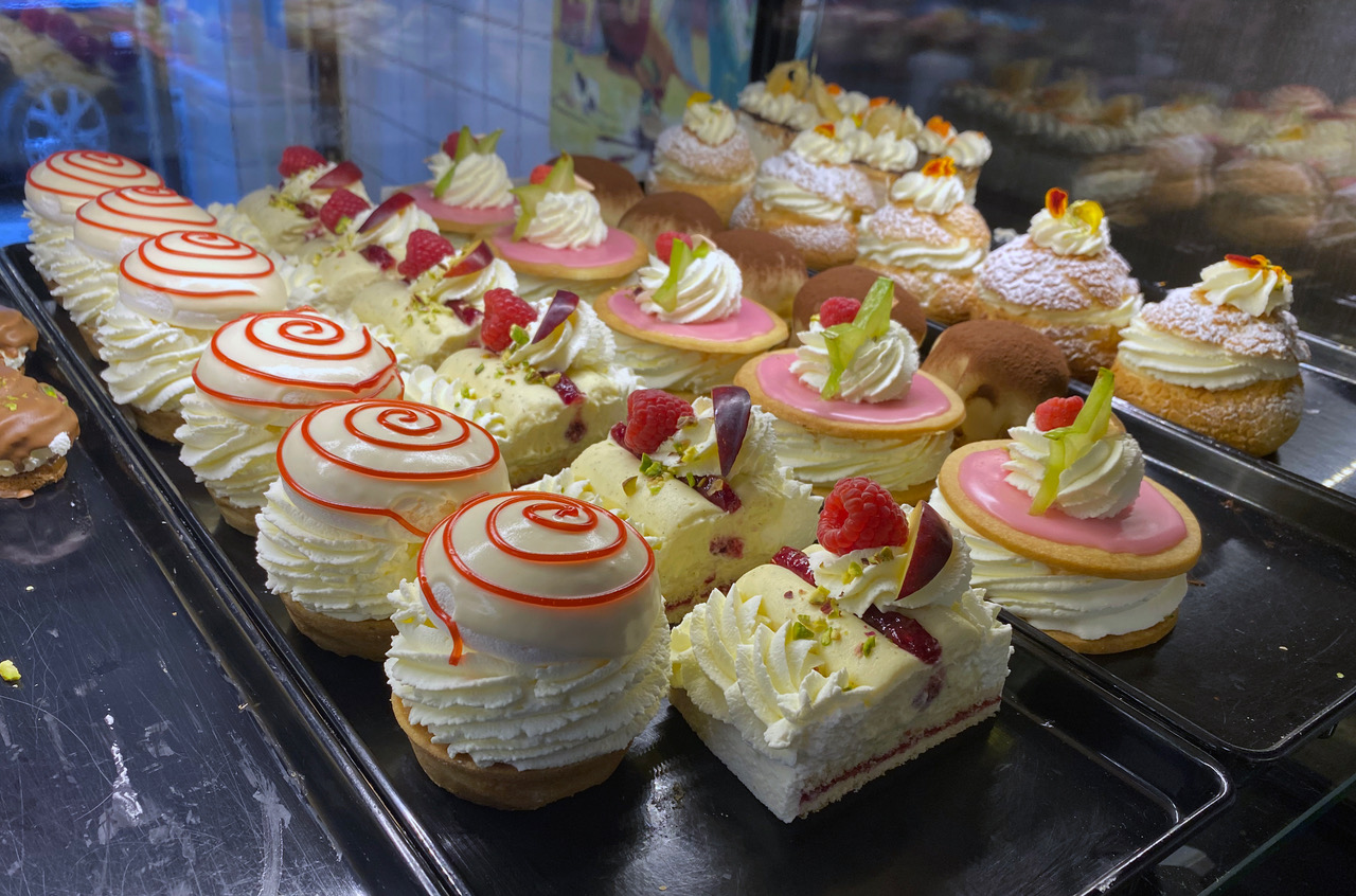 Smukke konditorkager lavet i Dessertdragens Kageværksted.