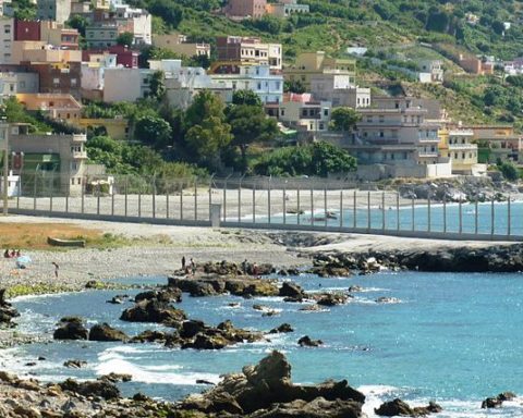 Tusindvis af migranter er stadig i Ceuta. Folk tør ikke færdes efter mørkets frembrud