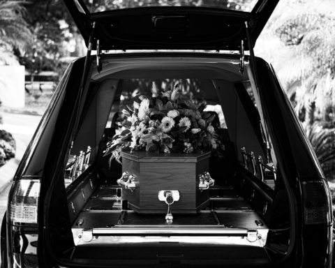 Sådan planlægger du en begravelse under corona