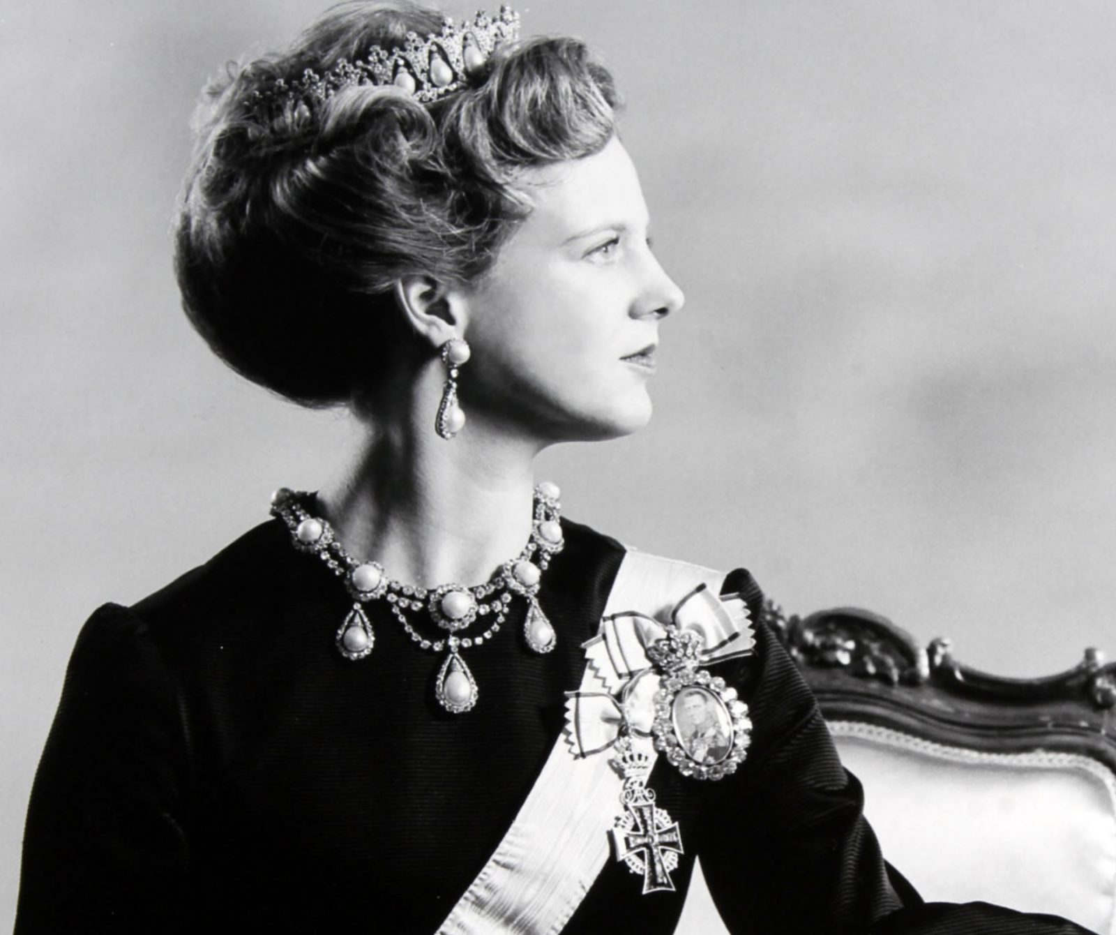 dronningens private skatte bog Elisabeth von Buchwald smykker dronningen jubilæum