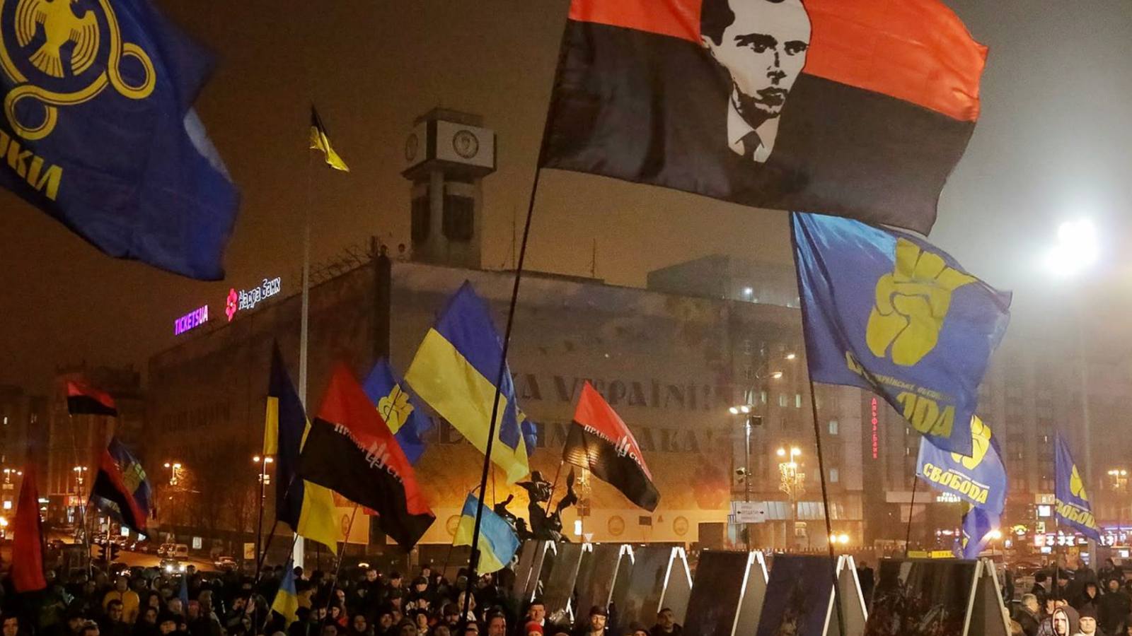 jeppe kofod sort-røde flag ukraine nynazisme nynazist