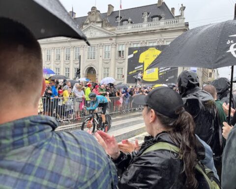 Tour de France: København klædt i… paraplyer