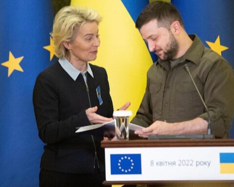 Skal og kan Europa afruste helt for at hjælpe Ukraine i krigen?