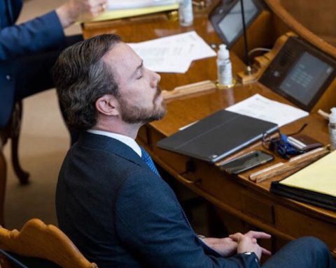 Mette Frederiksen og Socialdemokraterne spiser Venstre