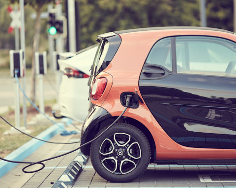Viralt opslag gør elbiler værre end dieselbiler med usikre tal om batteriers klimaaftryk