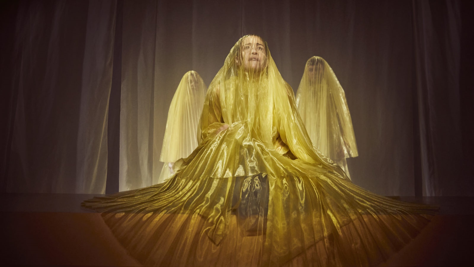 Marina Bouras som Fædra på Husets Teater