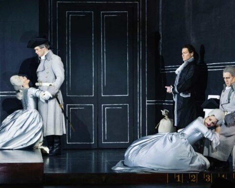 Cosi Fan Tutte: En fremkaldelse af Mozarts mesterlige billede af kærlighedens væsen