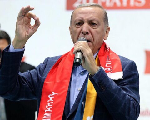 Stemmer 2 ud af 3 tyrkere i Danmark på Erdogan? Venstre-politiker beklager misvisende tweet
