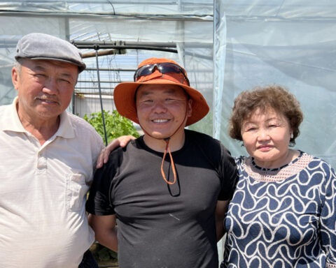 Dulamjav står bag sønnens grøntsagseventyr i Mongoliet