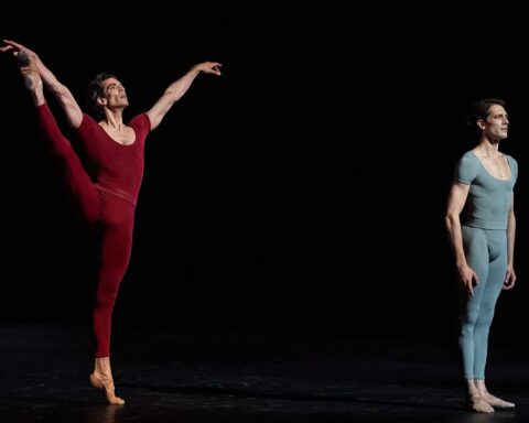 Les Étoiles: Både klassisk og moderne ballet lever i Paris – og på Østre Gasværk