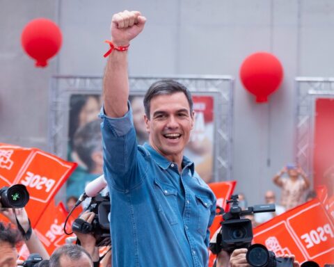 De spanske socialister holder fast i magten