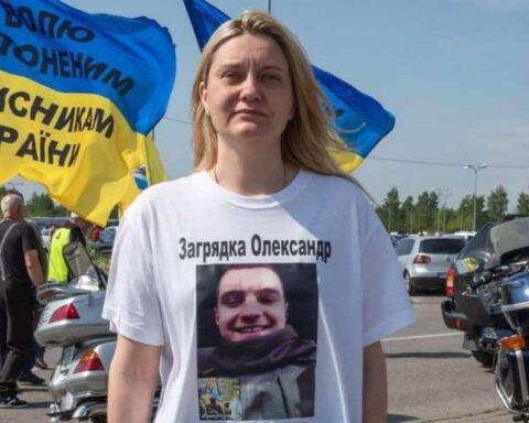 Ukrainske kvinder kræver deres drenge fri af russisk fangenskab: Mareridtet i Mariupol er stadig ikke ovre