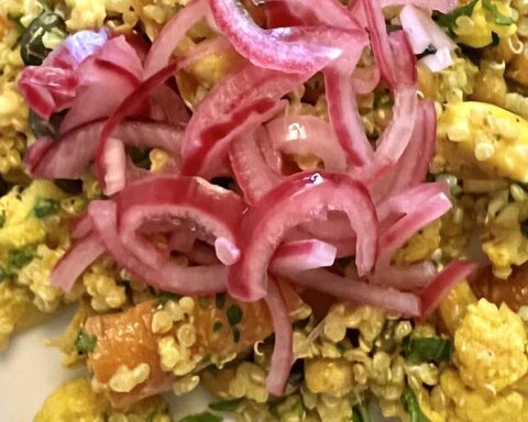 quinoa bowl med bagte grønsager