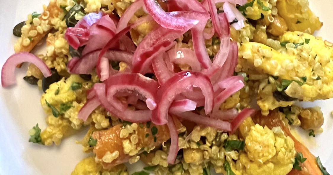 quinoa bowl med bagte grønsager