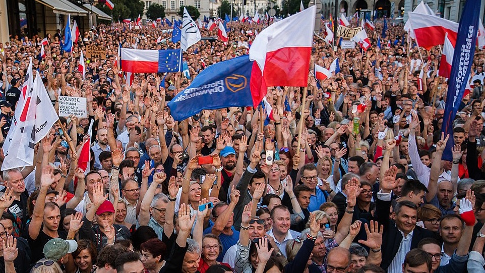 Polakker demonstrerer for friheden