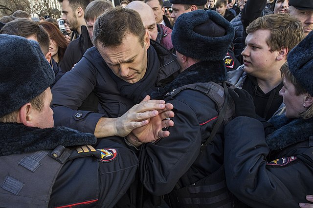 Navalnyj bliver tilbageholdt