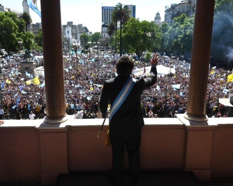 Argentinas anarko-kapitalistiske præsident flopper i første forsøg