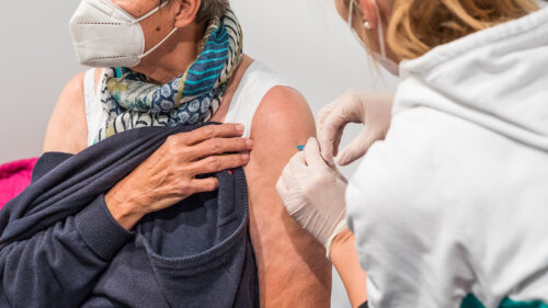 Corona-vaccine: Dansk studie stiller ikke spørgsmål til vaccinationsprogram