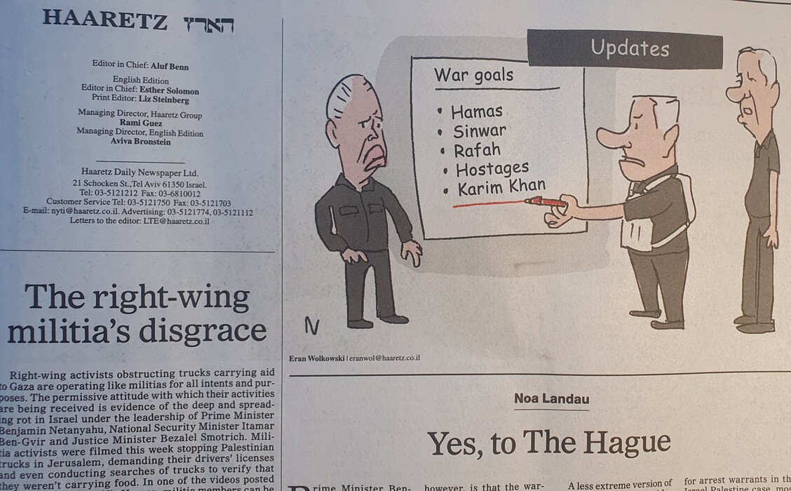 Illustration af Netanyahu med liste over hans krigsmål: “Hamas, Sinwar, Rafah, Hostages & Karim Khan". 